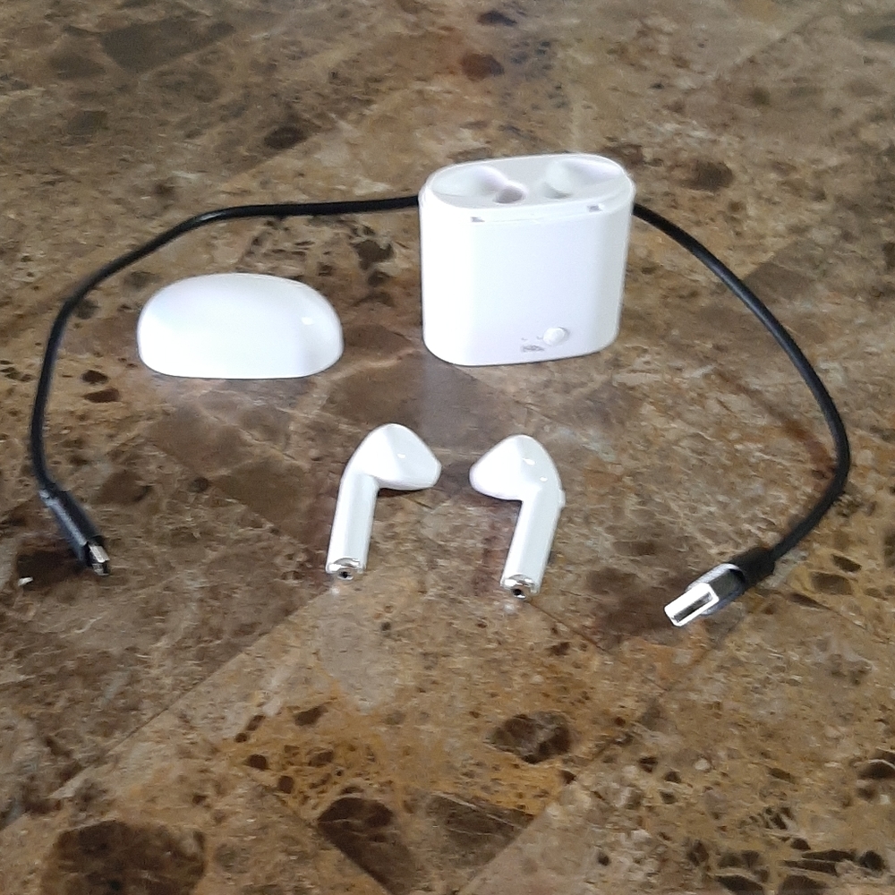 Wireless earbuds